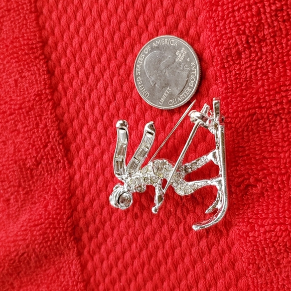 Monet Rhinstone skier brooch - Picture 2 of 11